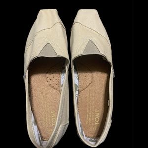 Toms New without tags